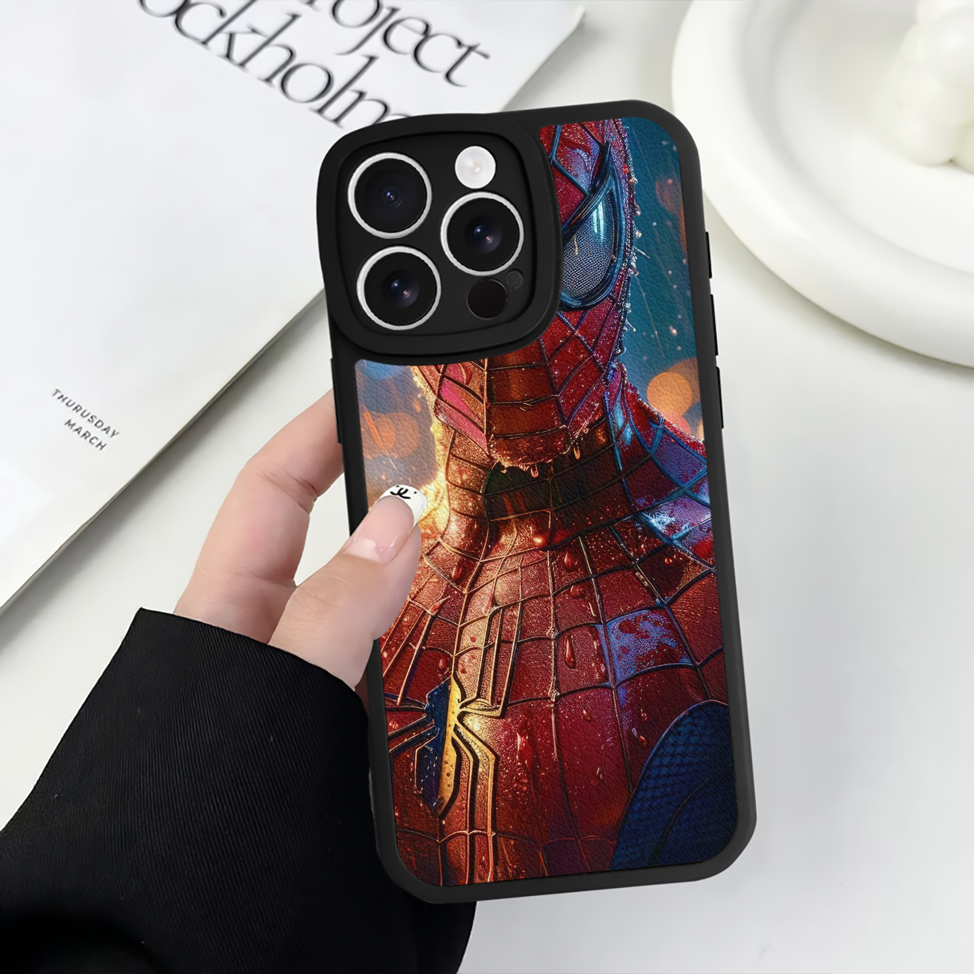 Spider Man スパイダーマン 【iPhone 16シリーズ対応】シリコンスマホケース（レザー調） 材質：シリコン